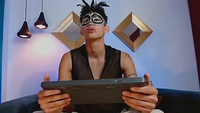 Snapshot of KamiSuarez chatting on 10-30-25, 06:30 KamiSuarez online show from 10-30-25, 06:30