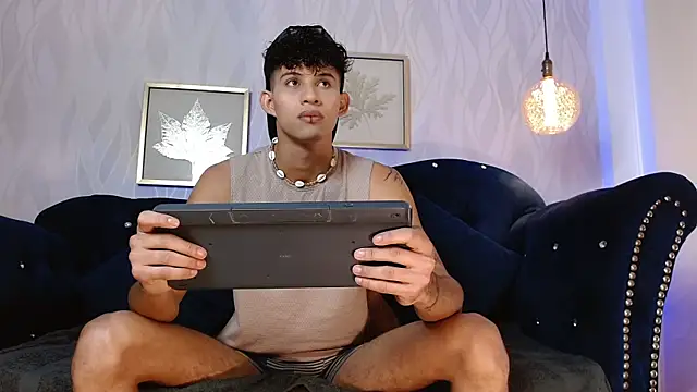 KamiSuarez online show from 11-05-25, 06:19