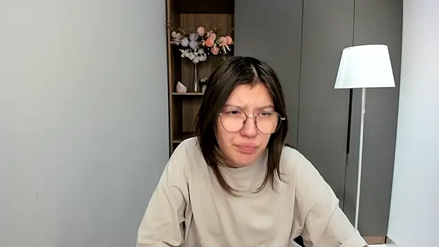 VickieChantos online show from 10-30-25, 05:09