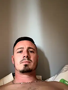 Snapshot of grosculsexy22 chatting on 10-31-25, 03:02 grosculsexy22 online show from 10-31-25, 03:02