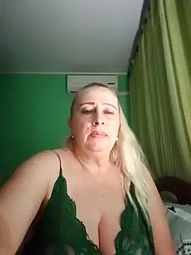 Snapshot of Esenia505 chatting on 10-30-25, 04:19 Esenia505 online show from 10-30-25, 04:19