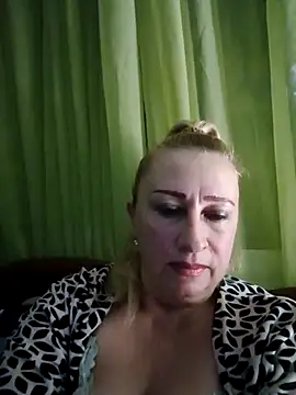 Snapshot of Esenia505 chatting on 11-06-25, 02:51 Esenia505 online show from 11-06-25, 02:51