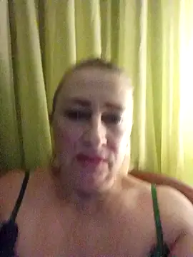 Snapshot of Esenia505 chatting on 11-14-25, 04:17 Esenia505 online show from 11-14-25, 04:17