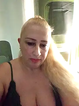 Snapshot of Esenia505 chatting on 11-27-25, 09:11 Esenia505 online show from 11-27-25, 09:11