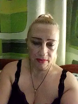 Snapshot of Esenia505 chatting on 12-17-25, 03:23 Esenia505 online show from 12-17-25, 03:23