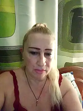 Snapshot of Esenia505 chatting on 12-17-25, 04:02 Esenia505 online show from 12-17-25, 04:02