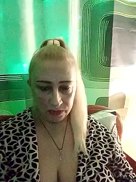 Snapshot of Esenia505 chatting on 12-21-25, 03:57 Esenia505 online show from 12-21-25, 03:57