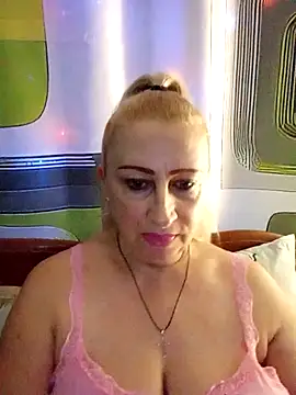 Snapshot of Esenia505 chatting on 12-22-25, 05:48 Esenia505 online show from 12-22-25, 05:48