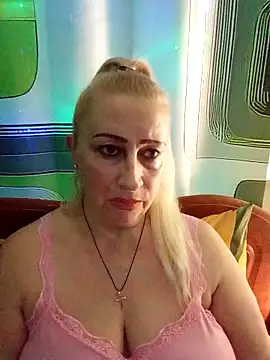 Snapshot of Esenia505 chatting on 12-22-25, 06:05 Esenia505 online show from 12-22-25, 06:05