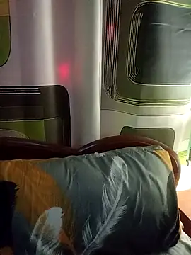 Snapshot of Esenia505 chatting on 01-06-26, 05:44 Esenia505 online show from 01-06-26, 05:44