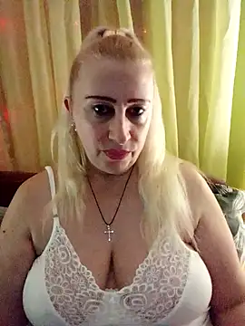 Snapshot of Esenia505 chatting on 01-10-26, 09:22 Esenia505 online show from 01-10-26, 09:22