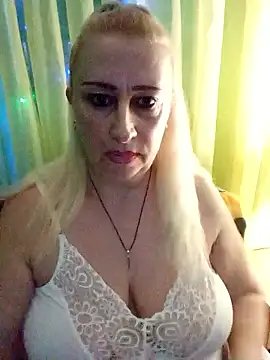 Snapshot of Esenia505 chatting on 01-11-26, 02:16 Esenia505 online show from 01-11-26, 02:16