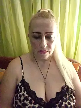 Snapshot of Esenia505 chatting on 01-13-26, 03:17 Esenia505 online show from 01-13-26, 03:17