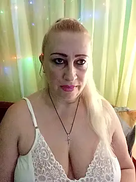 Snapshot of Esenia505 chatting on 01-14-26, 03:23 Esenia505 online show from 01-14-26, 03:23