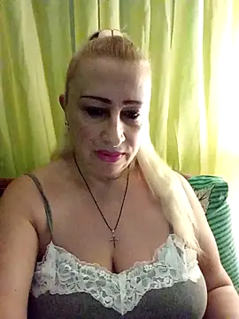 Snapshot of Esenia505 chatting on 01-16-26, 07:45 Esenia505 online show from 01-16-26, 07:45