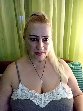 Snapshot of Esenia505 chatting on 01-17-26, 07:57 Esenia505 online show from 01-17-26, 07:57