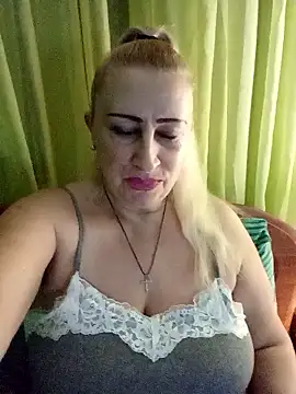 Snapshot of Esenia505 chatting on 01-17-26, 08:01 Esenia505 online show from 01-17-26, 08:01