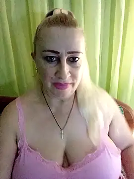 Snapshot of Esenia505 chatting on 01-18-26, 09:13 Esenia505 online show from 01-18-26, 09:13