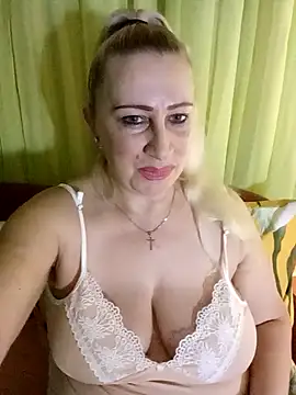 Snapshot of Esenia505 chatting on 02-02-26, 08:13 Esenia505 online show from 02-02-26, 08:13