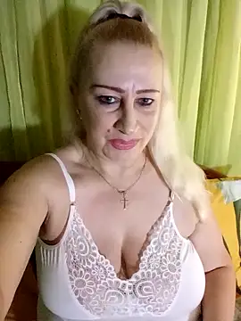 Snapshot of Esenia505 chatting on 02-03-26, 04:43 Esenia505 online show from 02-03-26, 04:43