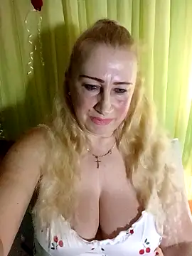 Snapshot of Esenia505 chatting on 02-15-26, 11:19 Esenia505 online show from 02-15-26, 11:19