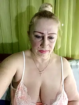 Snapshot of Esenia505 chatting on 04-04-26, 03:05 Esenia505 online show from 04-04-26, 03:05