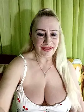 Snapshot of Esenia505 chatting on 04-17-26, 02:09 Esenia505 online show from 04-17-26, 02:09