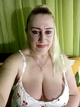 Snapshot of Esenia505 chatting on 04-22-26, 02:58 Esenia505 online show from 04-22-26, 02:58