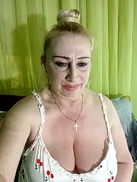 Snapshot of Esenia505 chatting on 05-03-26, 03:40 Esenia505 online show from 05-03-26, 03:40