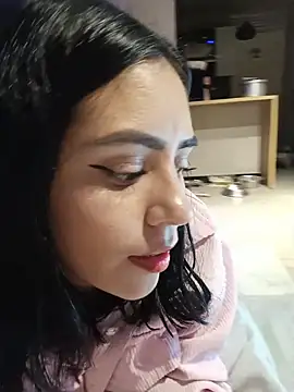 Snapshot of Sara-215 chatting on 03-10-26, 03:00 Sara-215 online show from 03-10-26, 03:00