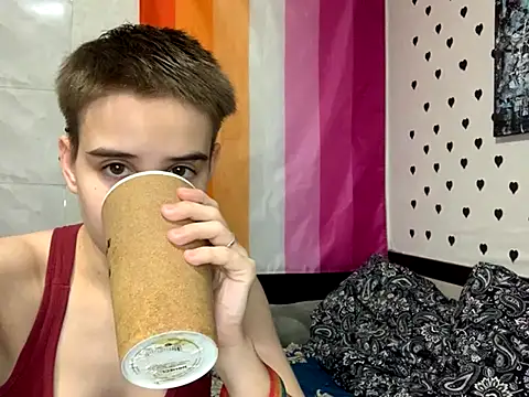 Kim Ray online show from 10-31-25, 02:07