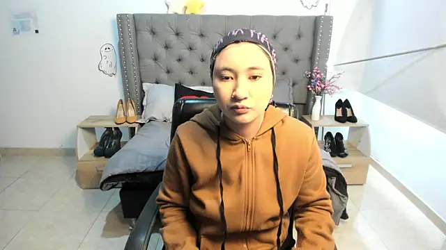 AnngelLee online show from 10-29-25, 01:46