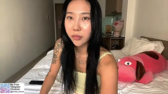 LizParadiz online show from 10-30-25, 06:48