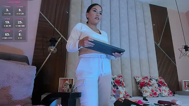 Arianaa Gray online show from 01-19-26, 04:49