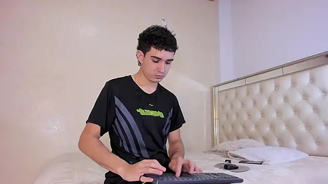 alejo gray online show from 11-20-25, 03:39