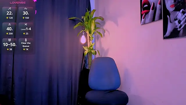 Flor Gil online show from 11-18-25, 03:12