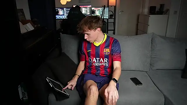 Snapshot of InnocentGuysOF chatting on 11-14-25, 06:28 InnocentGuysOF online show from 11-14-25, 06:28