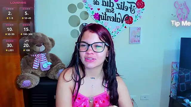 Snapshot of Emma_boo chatting on 02-14-26, 02:14 Emma boo online show from 02-14-26, 02:14