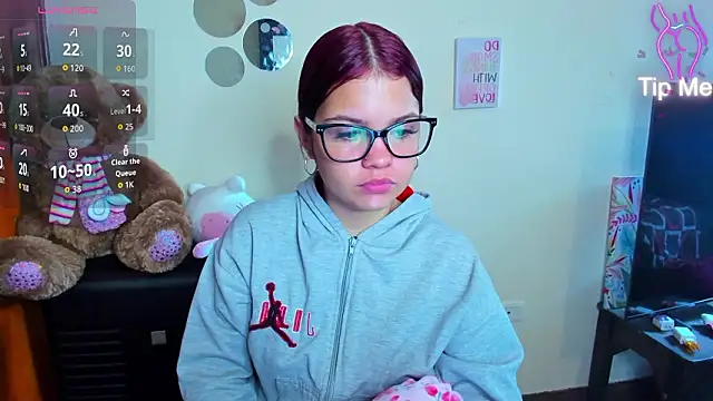 Snapshot of Emma_boo chatting on 02-16-26, 03:19 Emma boo online show from 02-16-26, 03:19