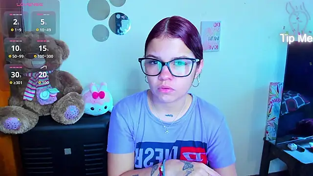 Snapshot of Emma_boo chatting on 02-18-26, 03:08 Emma boo online show from 02-18-26, 03:08