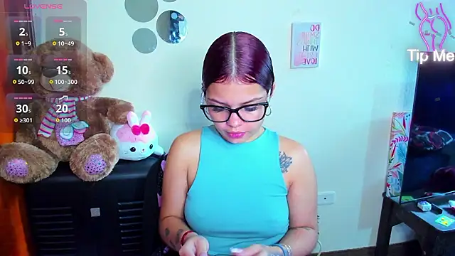 Snapshot of Emma_boo chatting on 02-24-26, 03:32 Emma boo online show from 02-24-26, 03:32