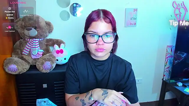 Snapshot of Emma_boo chatting on 02-27-26, 03:56 Emma boo online show from 02-27-26, 03:56