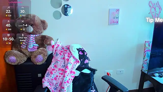 Snapshot of Emma_boo chatting on 03-12-26, 05:19 Emma boo online show from 03-12-26, 05:19