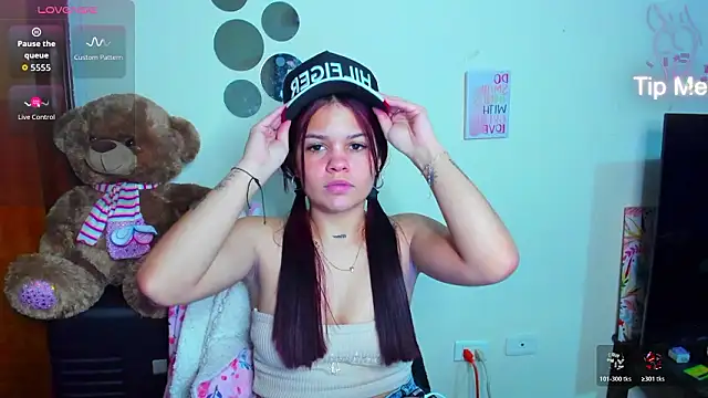 Snapshot of Emma_boo chatting on 03-17-26, 02:38 Emma boo online show from 03-17-26, 02:38