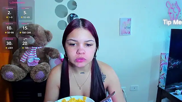 Snapshot of Emma_boo chatting on 03-18-26, 06:11 Emma boo online show from 03-18-26, 06:11