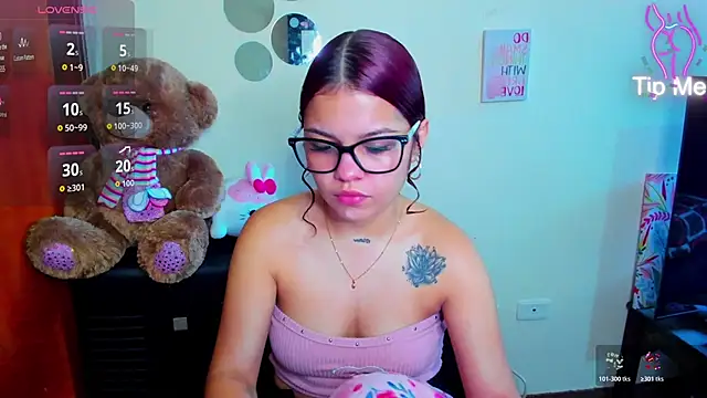 Snapshot of Emma_boo chatting on 03-22-26, 03:26 Emma boo online show from 03-22-26, 03:26