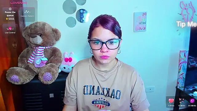 Snapshot of Emma_boo chatting on 03-27-26, 04:18 Emma boo online show from 03-27-26, 04:18