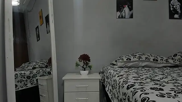 sexynova 93 online show from 11-28-25, 08:11