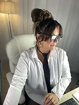 Snapshot of best_secret chatting on 04-10-26, 10:20 best secret online show from 04-10-26, 10:20