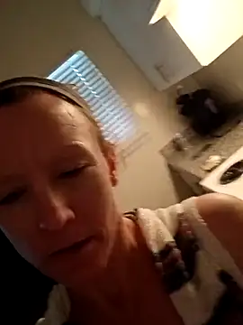 Snapshot of Karebearz1 chatting on 03-18-26, 03:37 Karebearz1 online show from 03-18-26, 03:37